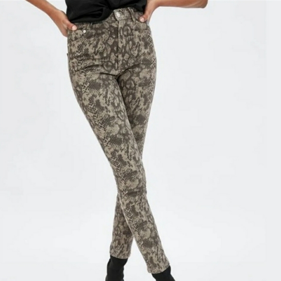 Zara Denim - 🆕️ZARA  Snakeskin. High waisted  skinny jeans